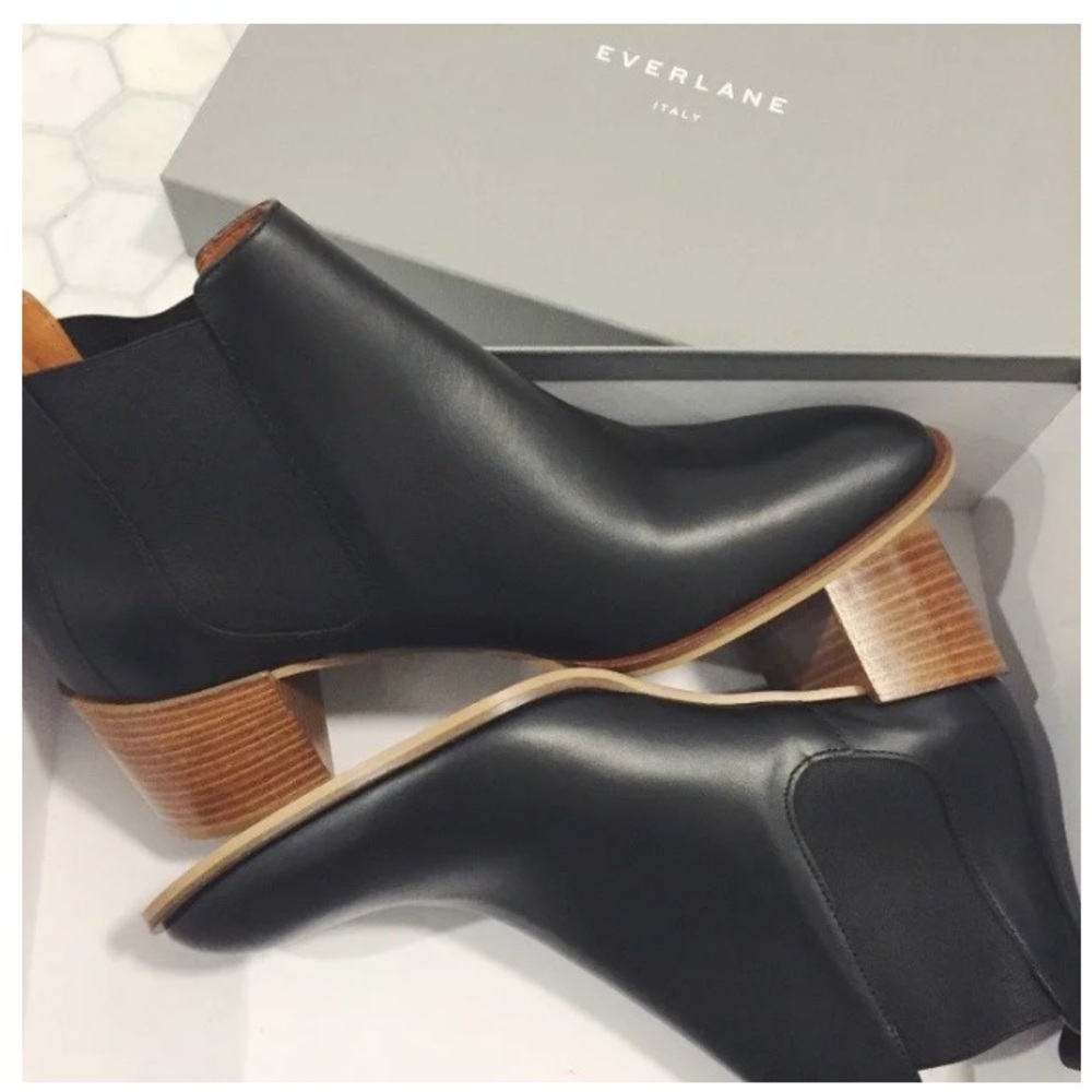 Black leather Everlane heeled Chelsea boots